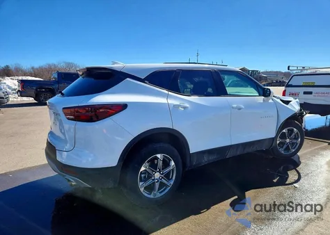 2026 Chevrolet Blazer 2Lt из США, поврежденный, VIN 3GNKBHR40TS141050